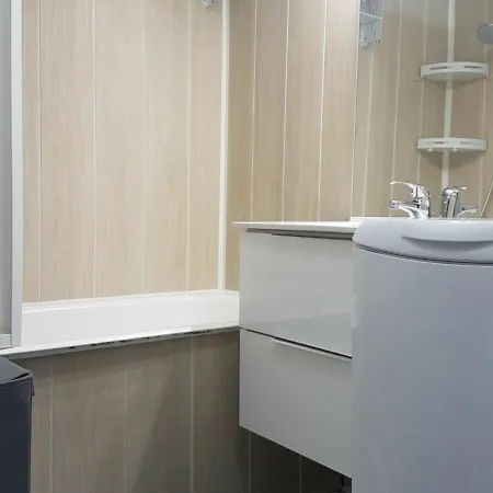 Renove Proche Des Pistes Avec Terrasse Et Tv Grand Ecran - Fr-1-165a-98 *